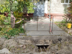 «Выходим греться на улицу»: в Волгограде остались без отопления вузы, детские центры и многоэтажки