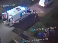 «Бил стекла, орал матом»: голый мужчина ворвался в детскую студию танцев под Волгоградом
