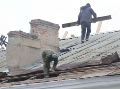 Рабочий насмерть разбился во время капремонта на юге Волгограда