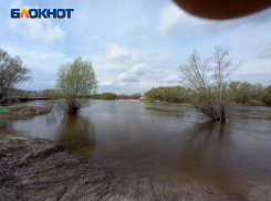 «Стёкла были разбиты, двери закрыты»: показываем, как сотрудник ФСИН отвёз пропавшую девушку на пляж в Урюпинске