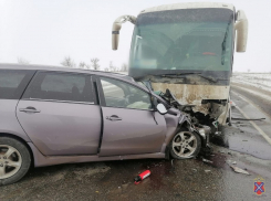 Пассажирский автобус попал в ДТП под Волгоградом