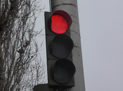 Дерзкая должница угнала свою иномарку со штрафстоянки и обматерила приставов в Михайловке