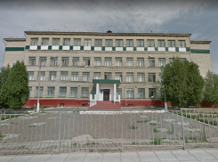 14-летняя камышанка сломала позвоночник, катаясь на лестничных перилах в школе