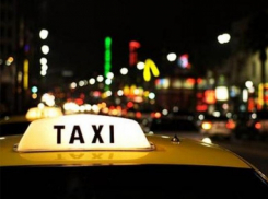 Водитель такси в Волжском присвоил себе планшет пассажира