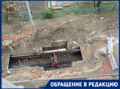 Разрытая концессионерами яма третий месяц держит в страхе волгоградских родителей