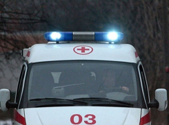 На севере Волгограда автобус протаранил Renault: пострадала пенсионерка