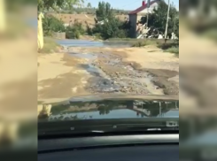 После ремонта водопровода без дороги остались жители севера Волгограда