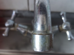 Воду отключили на Невской в центре Волгограда