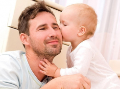 Под Волгоградом алиментщика растрогали листовки и он наконец выплатил ребенку деньги