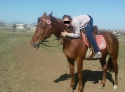 В Волгограде на скамейке скончалась 15-летняя школьница, надышавшись газом