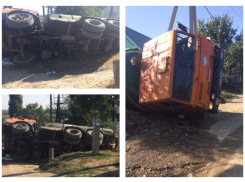 КамАЗ с фекалиями перевернулся у жилых домов на юге Волгограда