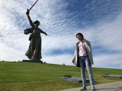 «Памяти наших отцов и старших братьев»: Прохор Шаляпин показал фото с Мамаева кургана 