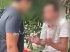 «Тебе ***** сломать?»: 14-летний избил прохожего на севере Волгограда — видео 