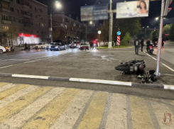 Байкер умер после ужасного ДТП на Невской в Волгограде