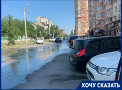 Жители Волгограда третий день «плавают» по своему двору