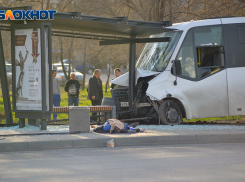 Опубликованы первые кадры гибели человека в жуткой аварии с маршруткой 46С