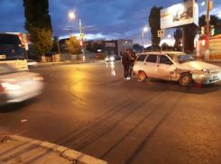 Девушка на «Ладе» не пропустила автобус с детьми в Волгограде