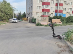 Мужчина на электросамокате сбил маму с пятилетним сыном в Волгограде