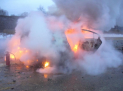 В Волгограде сгорели Kia Sportage и Волга