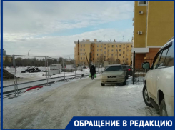 Строящийся храм Александра Невского лишил волгоградцев парковки
