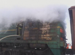 Под Волгоградом ночью сгорел грузовой тепловоз