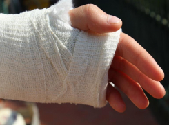 Житель Волгоградской области обвинил полицейских в сломанном пальце и отправился под суд