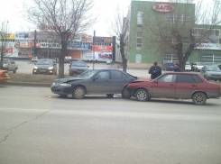 Волгоградец устроил тройное ДТП