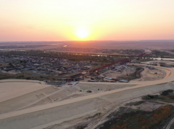 В Волгограде показали с высоты строительство моста через Волго-Донской канал