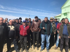 Мы требуем прекращения преступных действий главы администрации, - жители Дубовки