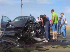 Очевидцы сняли на видео страшную аварию на трассе в Волгоградской области