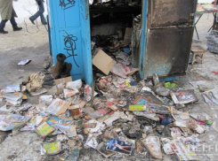 На севере Волгограда сгорели два торговых павильона