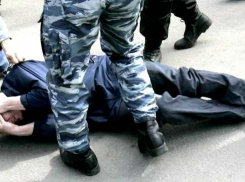 Волгоградскому полицейскому грозит до 10 лет за насилие над задержанным