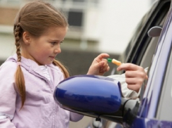 Бывший военный из Волжского развращал в гараже двух 10-летних девочек