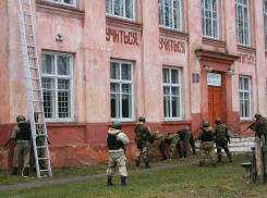 Спецподразделения силовиков провели антитеррористические учения