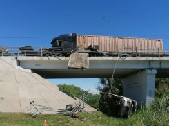  Пьяный водитель фуры устроил автокошмар на трассе под Волгоградом
