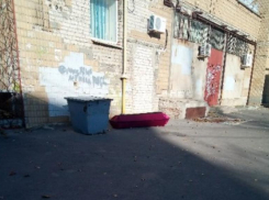 Выброшенный гроб рядом с детской больницей в центре города напугал волгоградцев