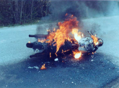 Под Волгоградом пироманы сожгли мотоцикл «Урал»