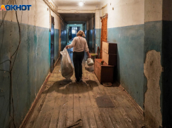 Волгоградку и ее четверых детей выселили из аварийного жилья 