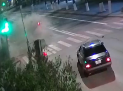 Жесткое ДТП в центре Волгограда с двумя Mercedes-Benz попало на видео