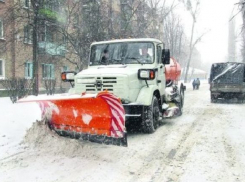По волгоградским дорогам рассыпали 60 тонн едкого реагента