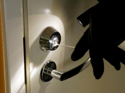 В Волгограде воры вынесли из дома предпринимателя 3 миллиона рублей и пистолет