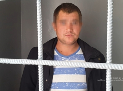 В Волгограде двое парней избили и выбросили таксиста в лес