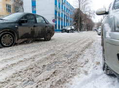 Известный волгоградский фотограф показал, как выглядит в понимании властей чищенный от снега город