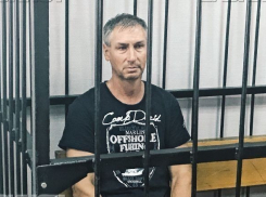 Обвиняемый в гибели 11 волгоградцев на катамаране Леонид Жданов просит разрешить ему пользоваться интернетом и сотовой связью