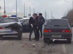 Оформление ДТП сотрудниками ГИБДД с их же участием сняла на видео волжанка