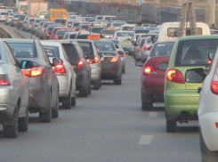 Юг Волгограда стоит в пробках 