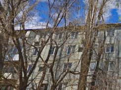 Не могут помыться и спасаются чайником: дом выживает без газа в Волгограде