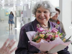 Известная 92-летняя художница в Волгограде распродает свои картины