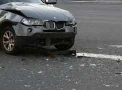 На юге Волгограда водитель на BMW X5 насмерть сбил 76-летнюю женщину