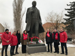 Волгоградские коммунисты торжественно отметили переименование села Пришиб